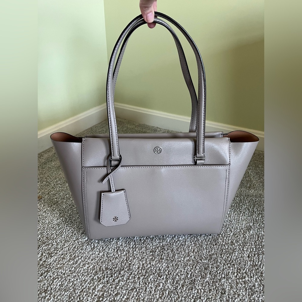 EUC Tory Burch Parker Tote in Taupe